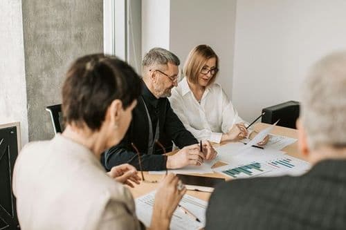 Synergia i Flow. Facylitacja i coaching dla zespołów, które zgubiły swój rytm