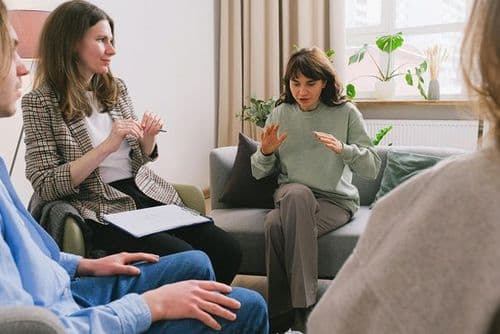 Terapia ACT i trzecia fala CBT – porównanie szkół, szkoleń i cen programów